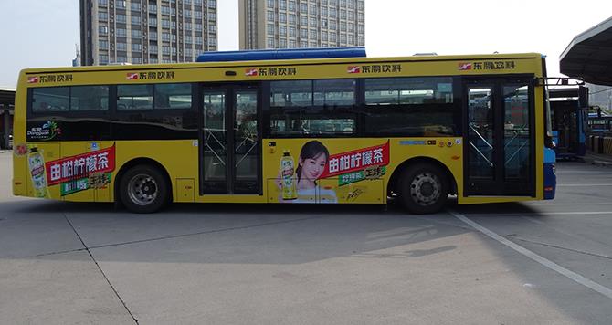 公交車(chē)身廣告