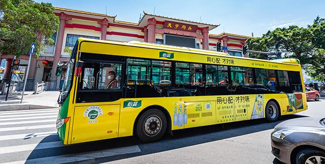 公交車(chē)身廣告