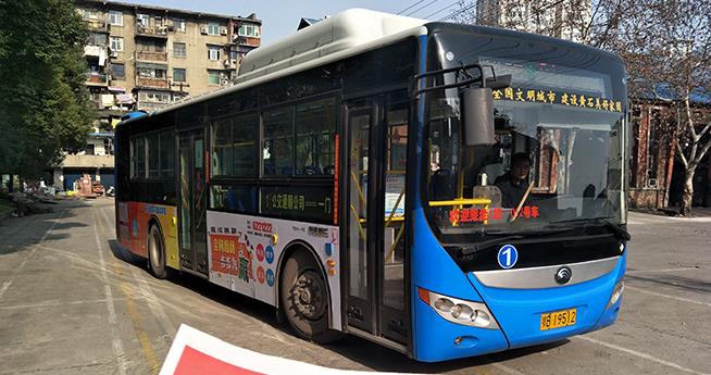公交車(chē)身廣告