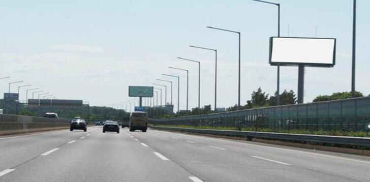 首爾機(jī)場(chǎng)高速?gòu)V告