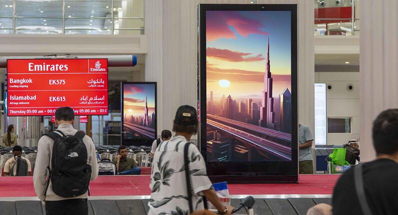 迪拜國際機場到達廣告