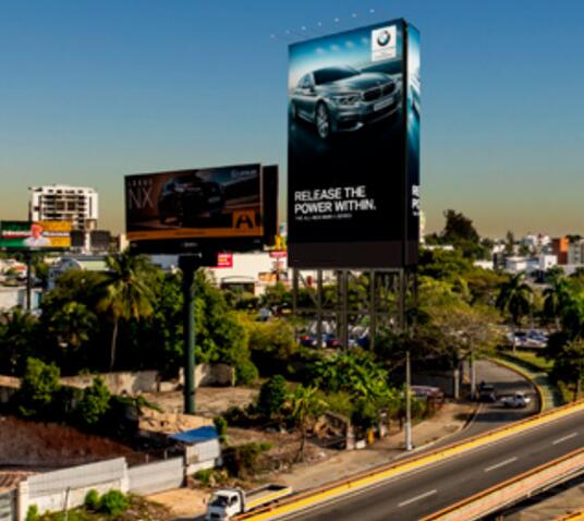 巴拿馬公路大屏廣告